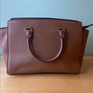 Michael Kors Selma Luggage Tote
